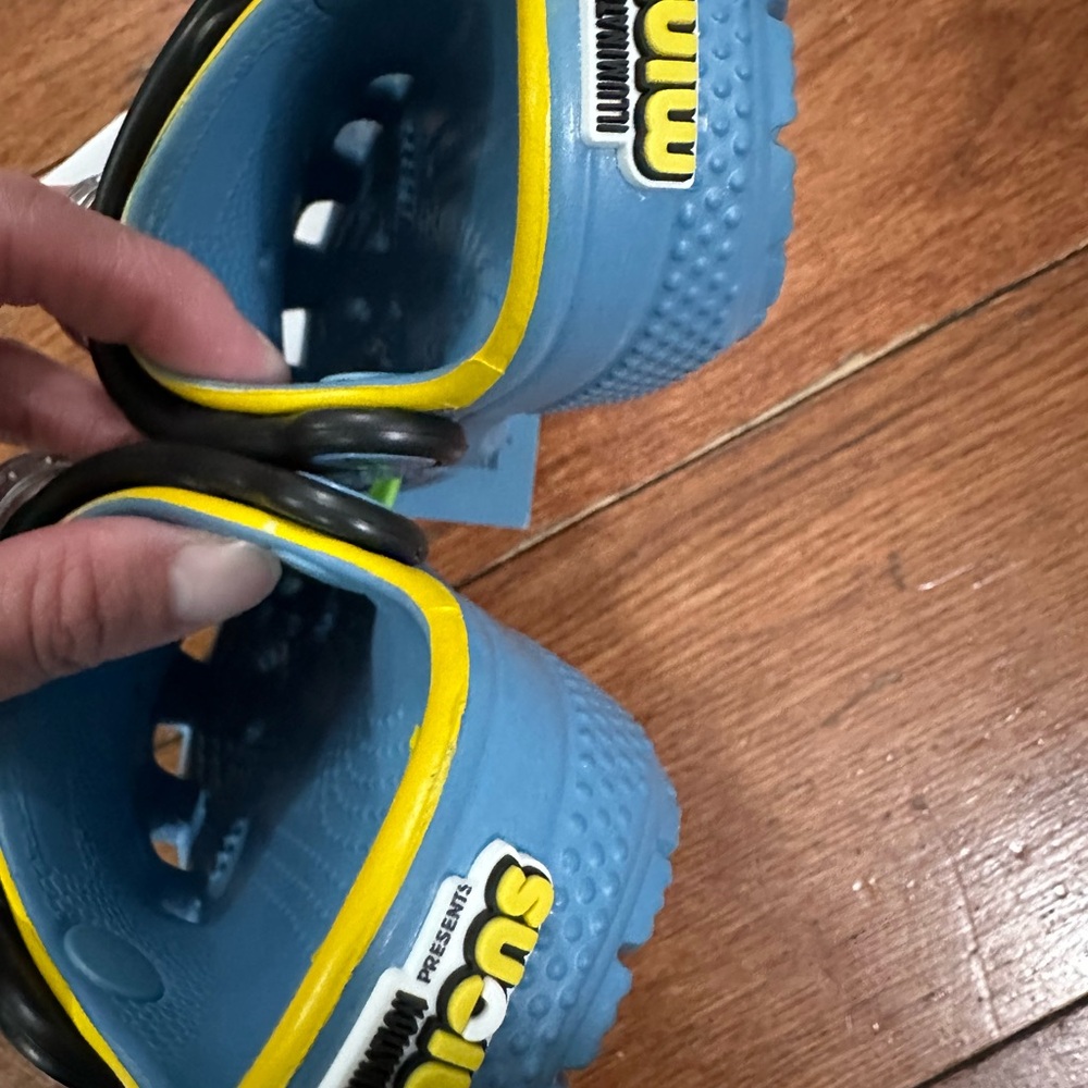 NWT Crocs Toddler Classic Despicable Me Clogs Size C5 - Picture 6 of 6